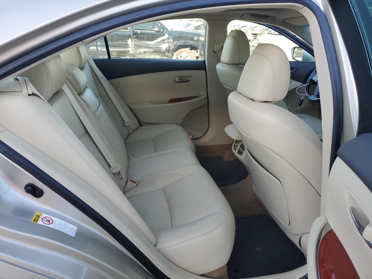 2011 Lexus ES - Image 10