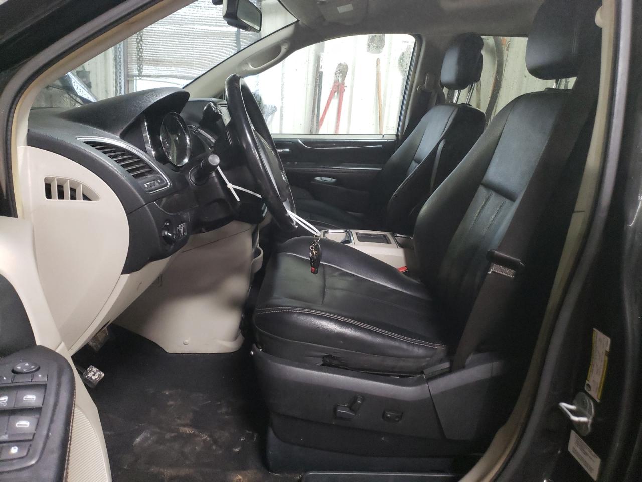 2012 Chrysler Town & Country - Image 7