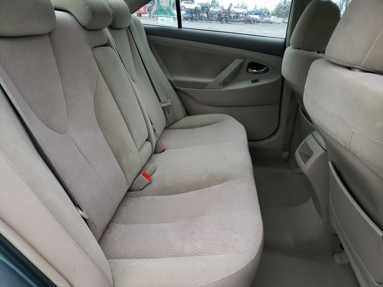 2010 Toyota Camry - Image 11