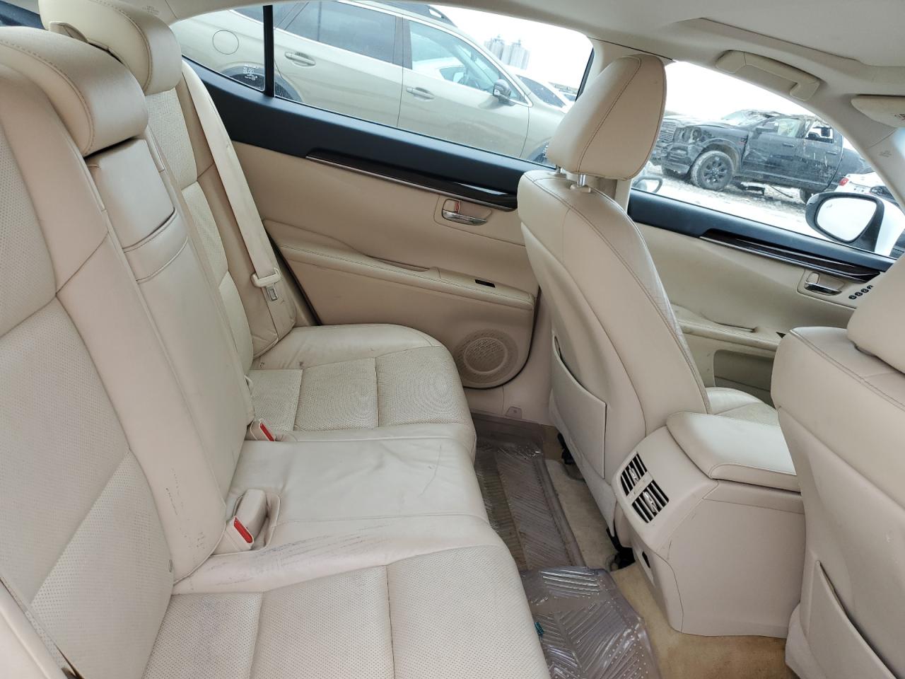 2014 Lexus ES - Image 10