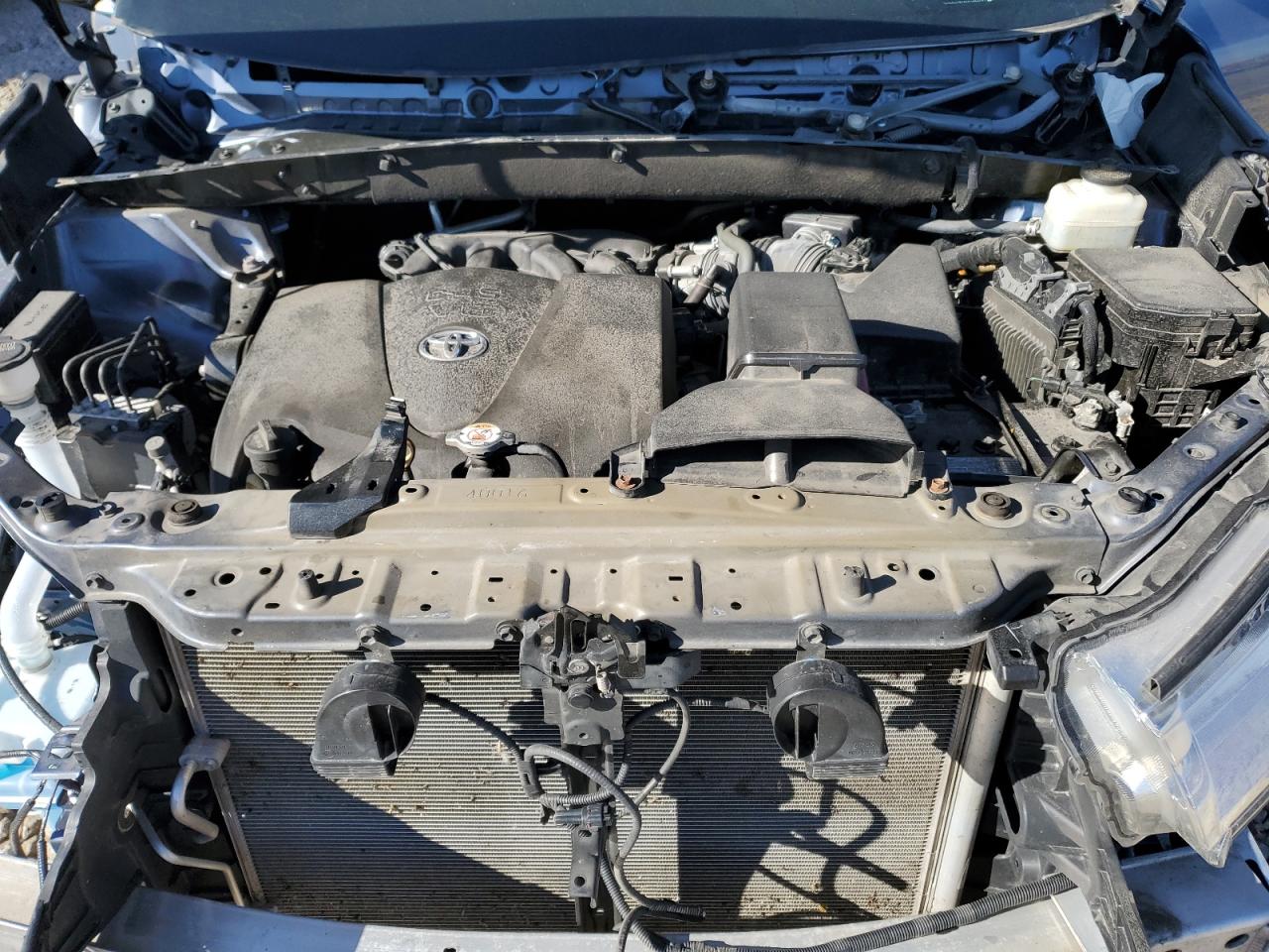 2019 Toyota Highlander - Image 12
