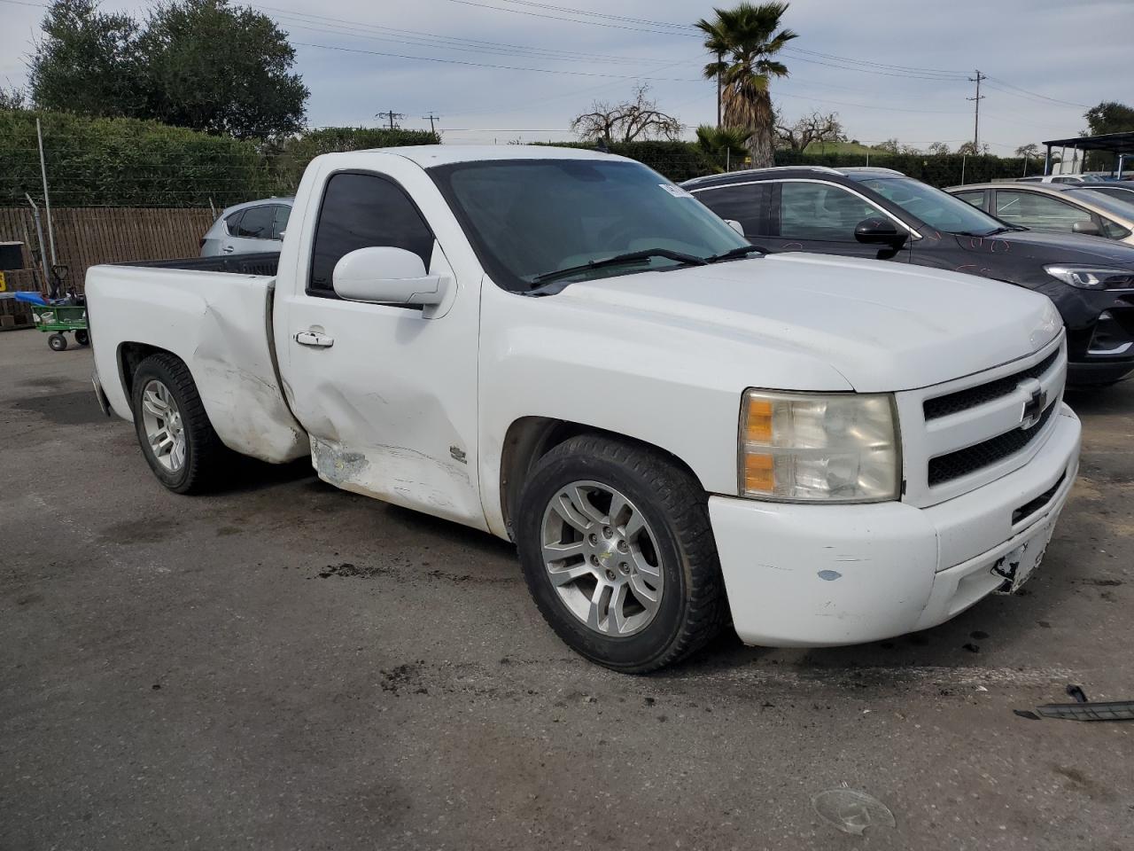 2009 Chevrolet Silverado - Image 4