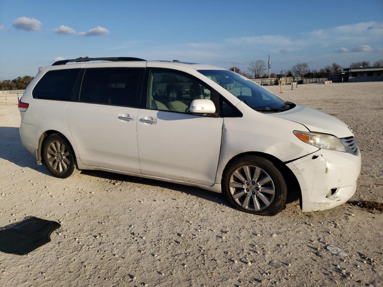 2014 Toyota Sienna - Image 4