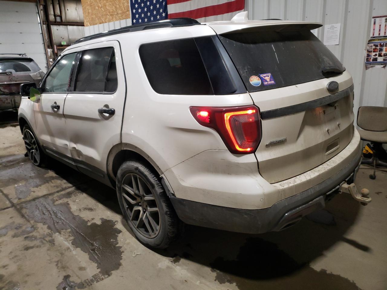 2016 Ford Explorer - Image 2