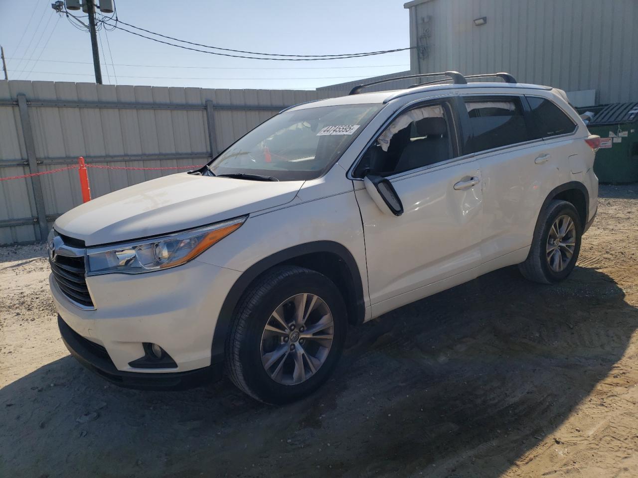 2015 Toyota Highlander - Image 1