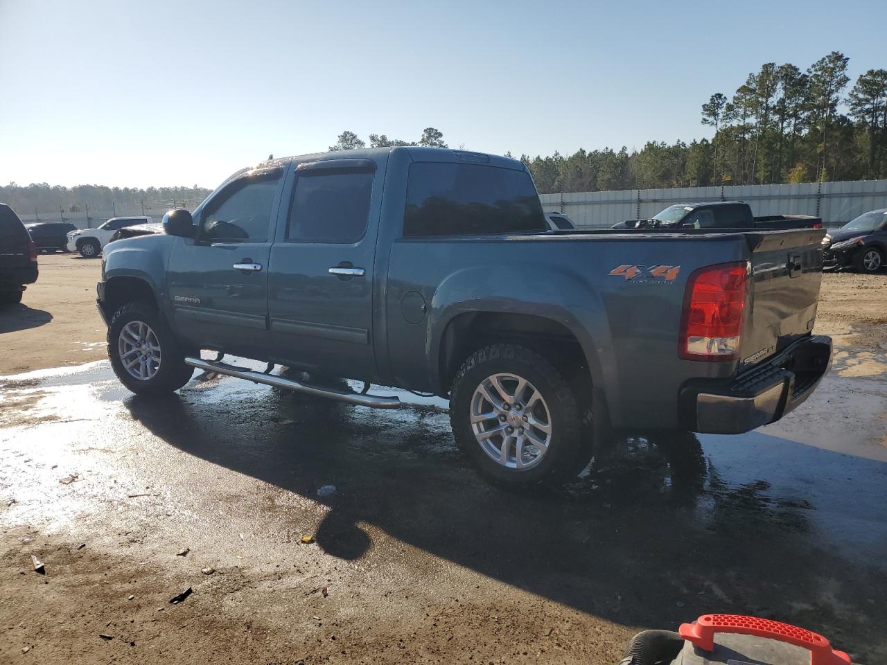 2013 GMC Sierra - Image 2