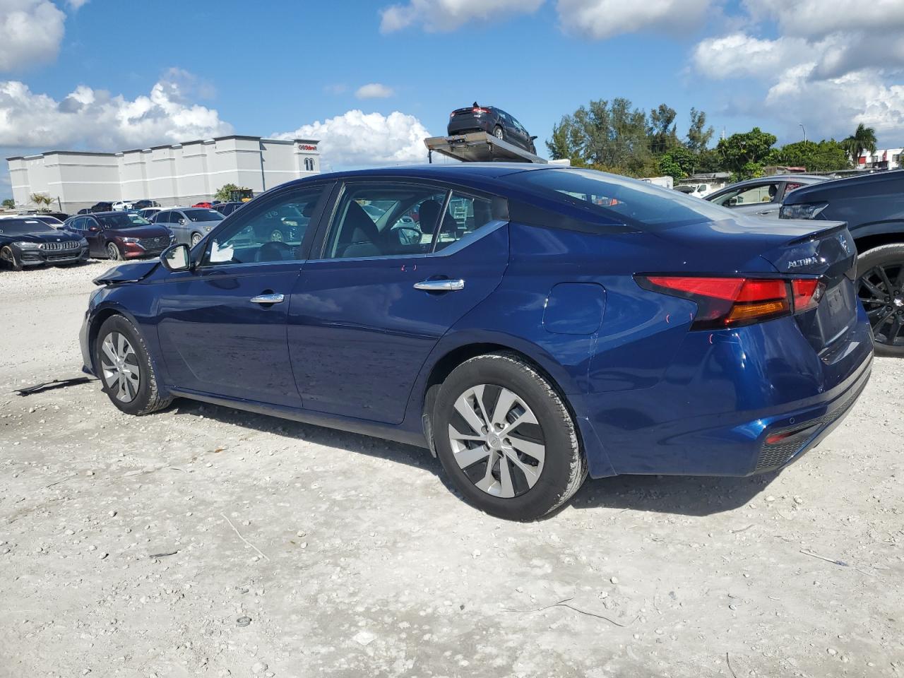 2021 Nissan Altima - Image 2