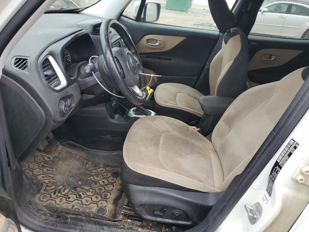2015 Jeep Renegade - Image 7