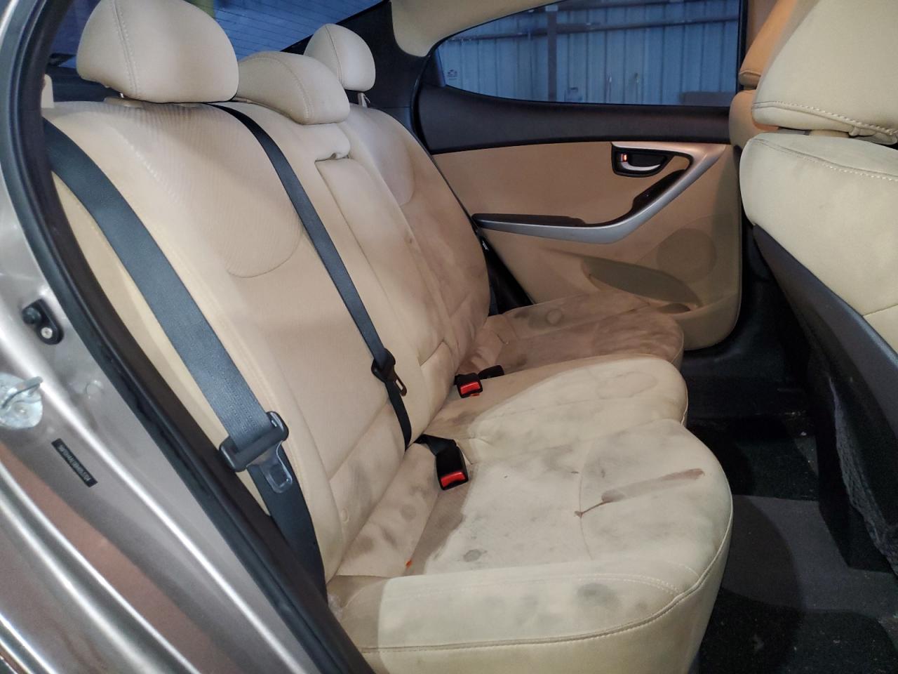 2011 Hyundai Elantra - Image 10