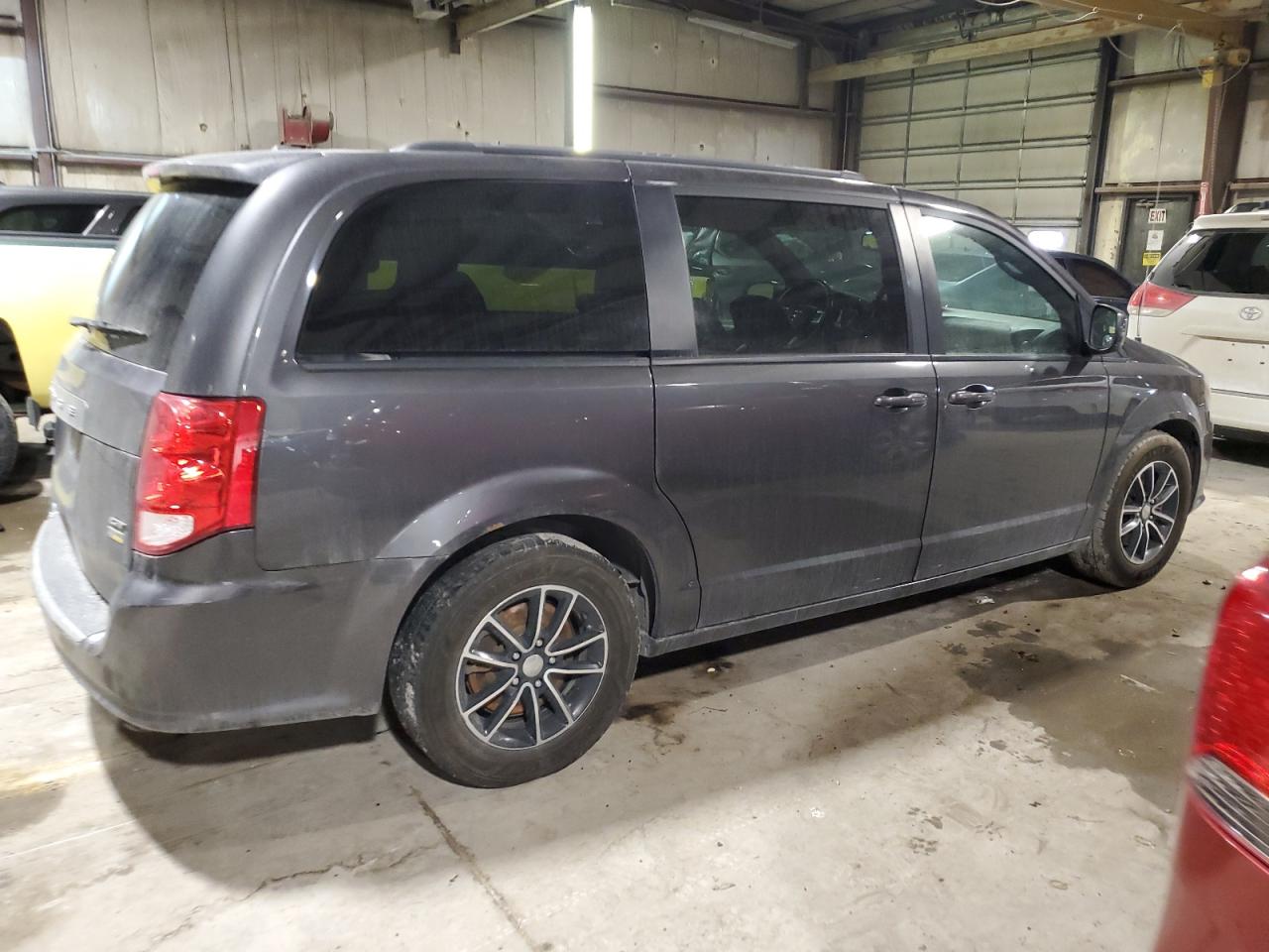 2019 Dodge Caravan - Image 3