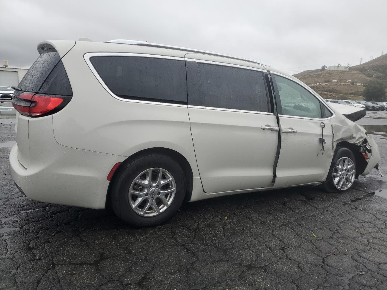 2021 Chrysler Pacifica - Image 3