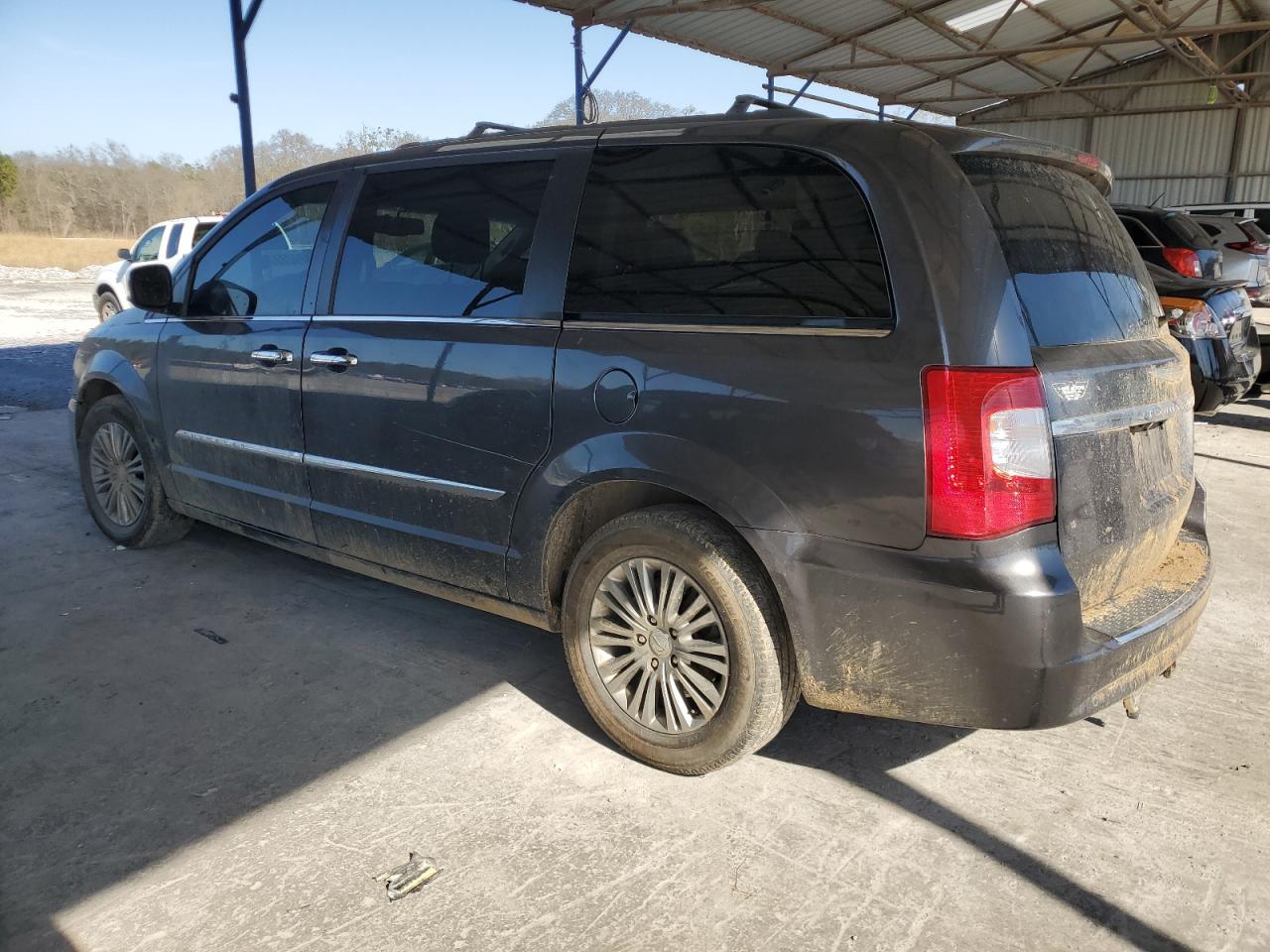 2015 Chrysler Town & Country - Image 2