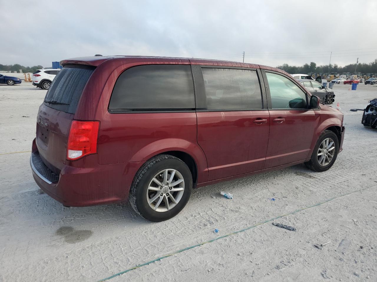 2020 Dodge Caravan - Image 3