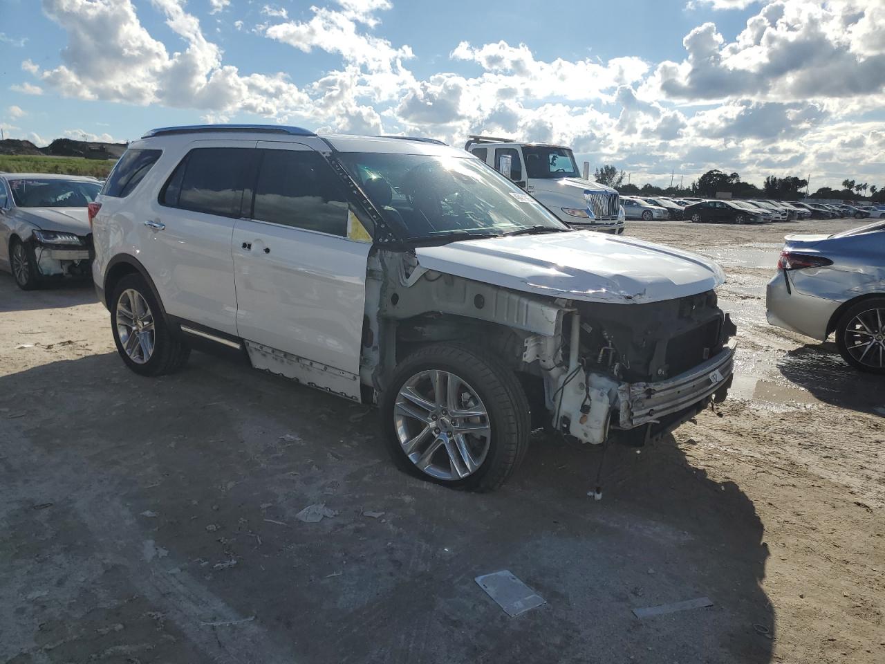 2016 Ford Explorer - Image 4