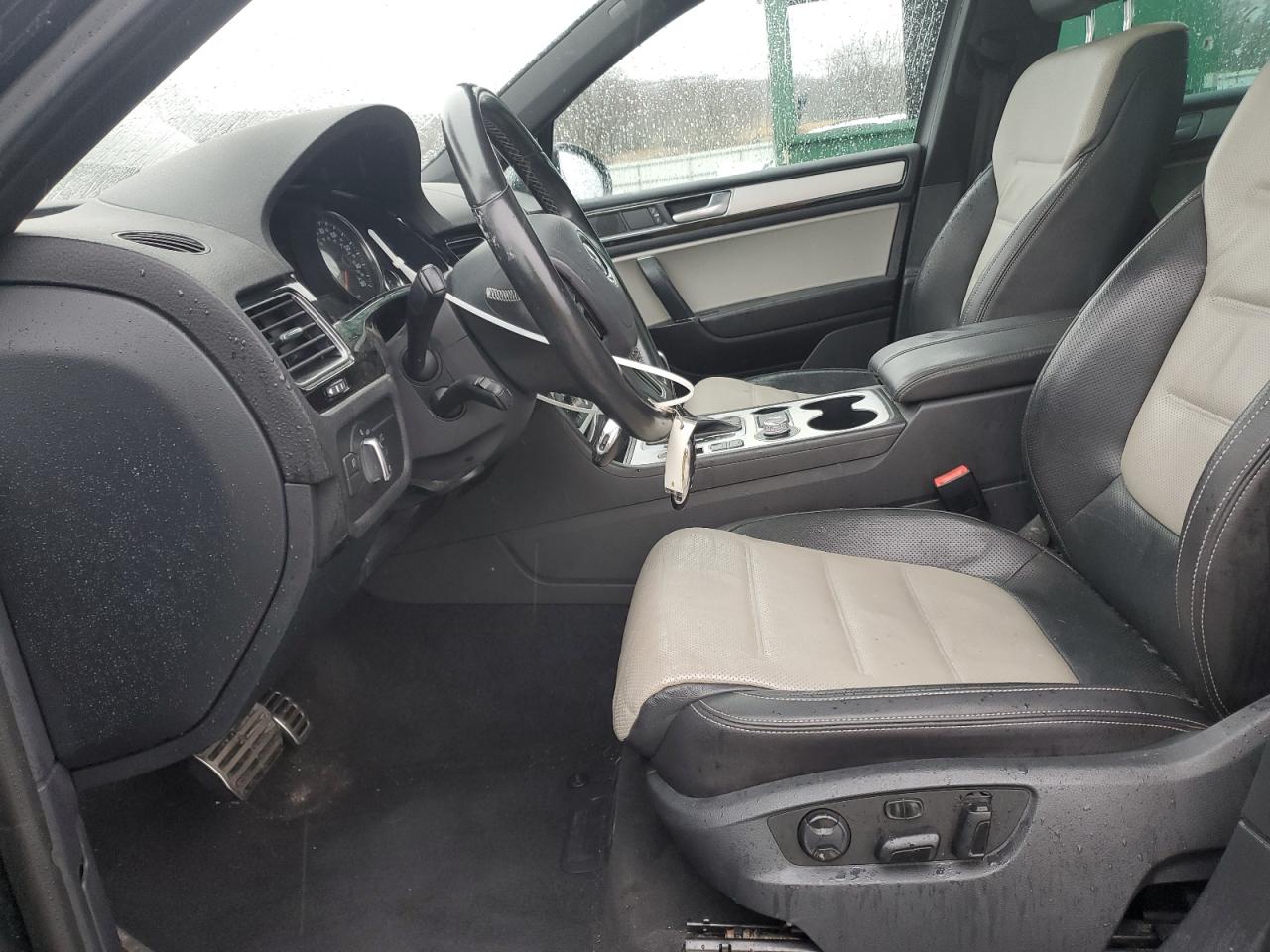 2017 Volkswagen Touareg - Image 7