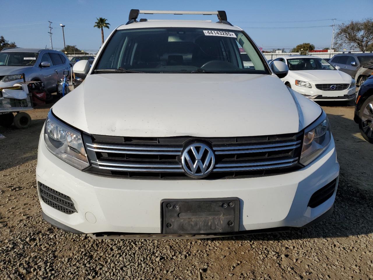 2017 Volkswagen Tiguan - Image 5