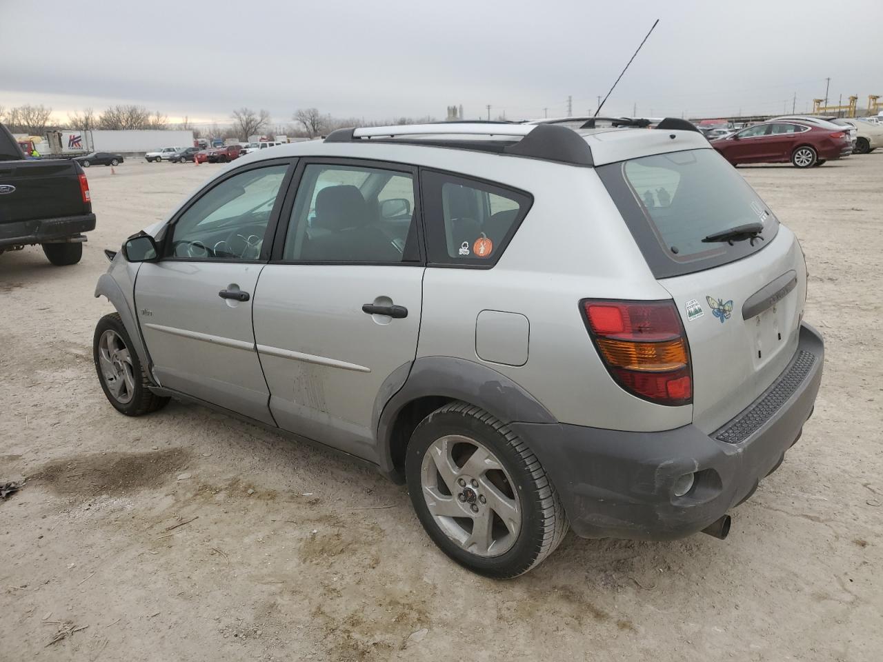 2003 Pontiac Vibe - Image 2