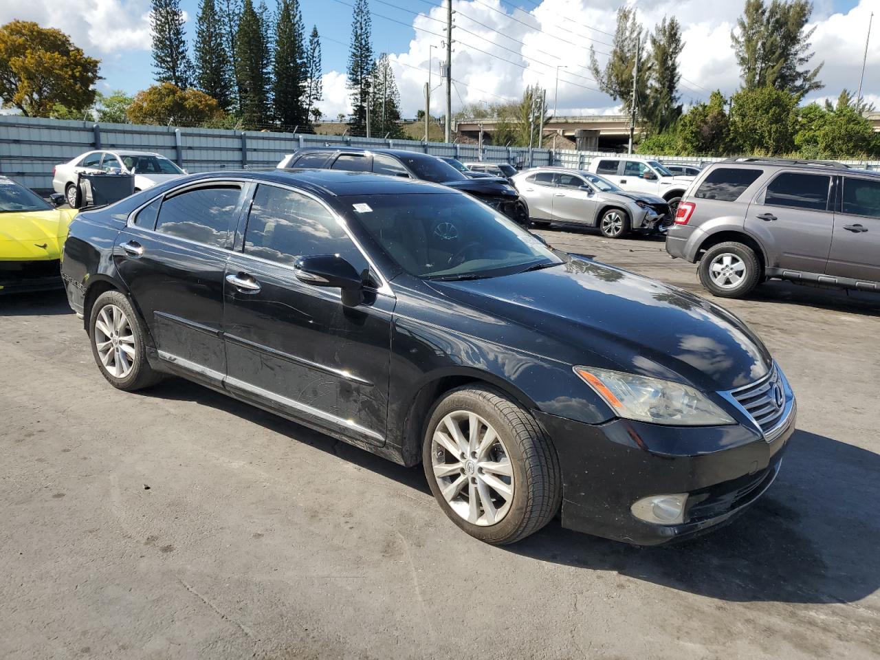 2011 Lexus ES - Image 4