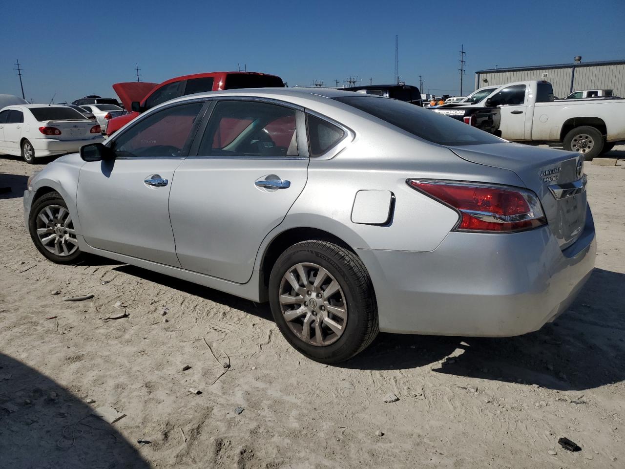 2015 Nissan Altima - Image 2