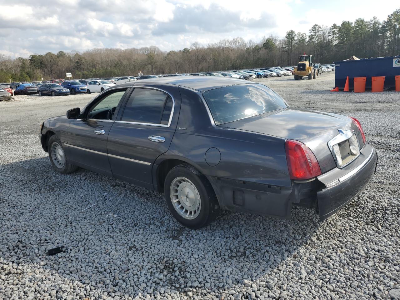 1999 Lincoln Town Car - Image 2