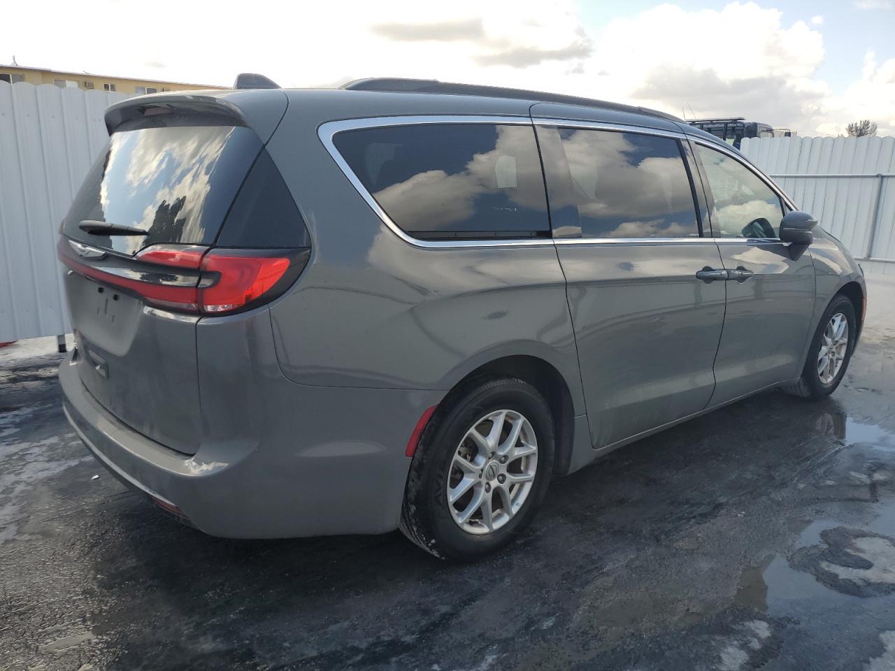 2022 Chrysler Pacifica - Image 3