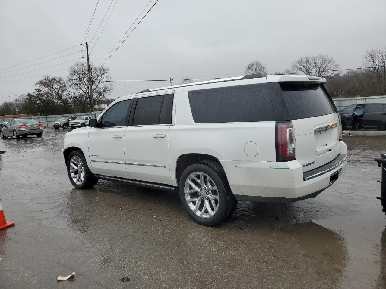 2016 GMC Yukon - Image 2