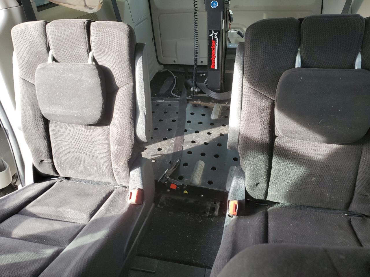 2014 Dodge Caravan - Image 10