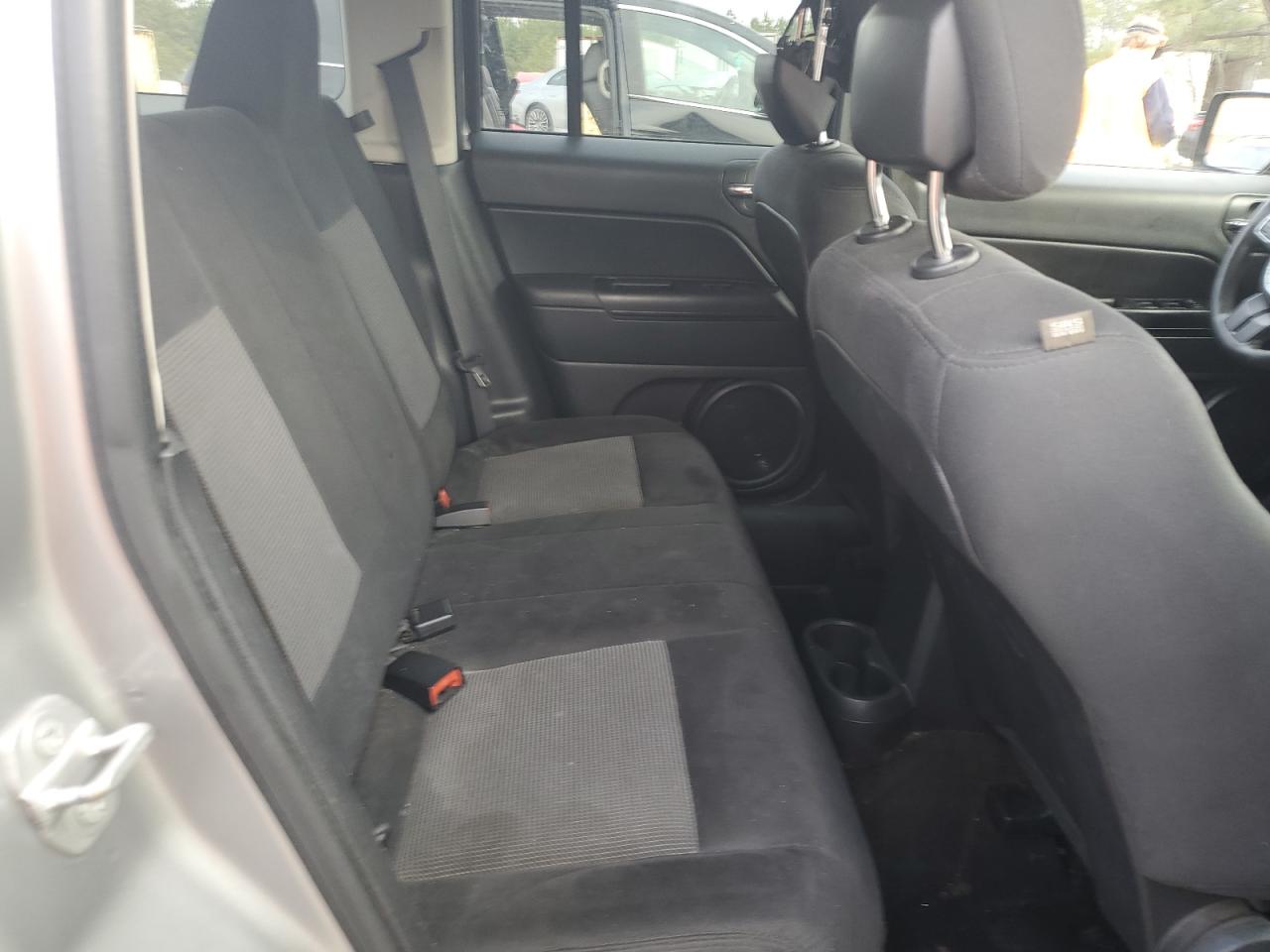 2015 Jeep Liberty (Patriot) - Image 10