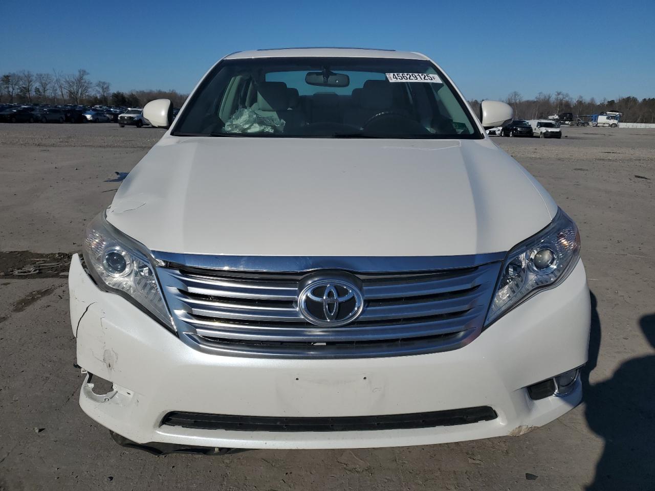 2012 Toyota Avalon - Image 5