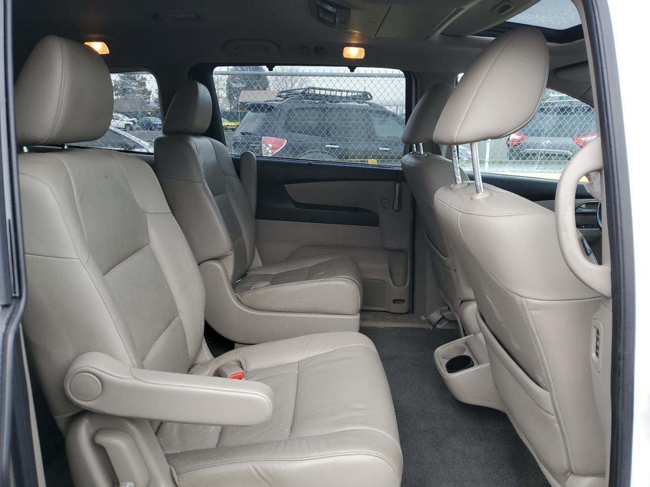 2012 Honda Odyssey - Image 11