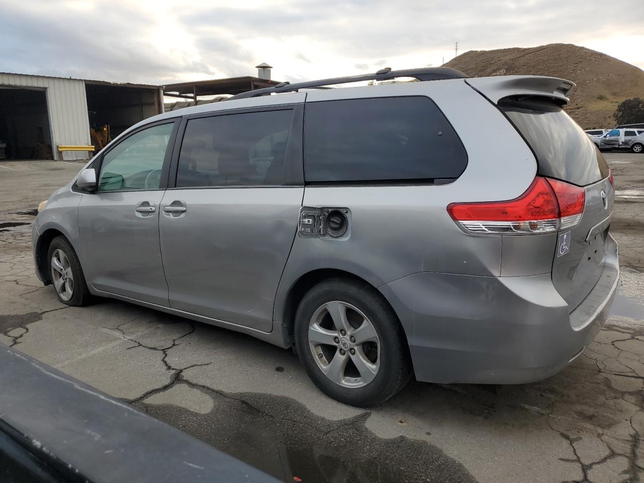 2012 Toyota Sienna - Image 2