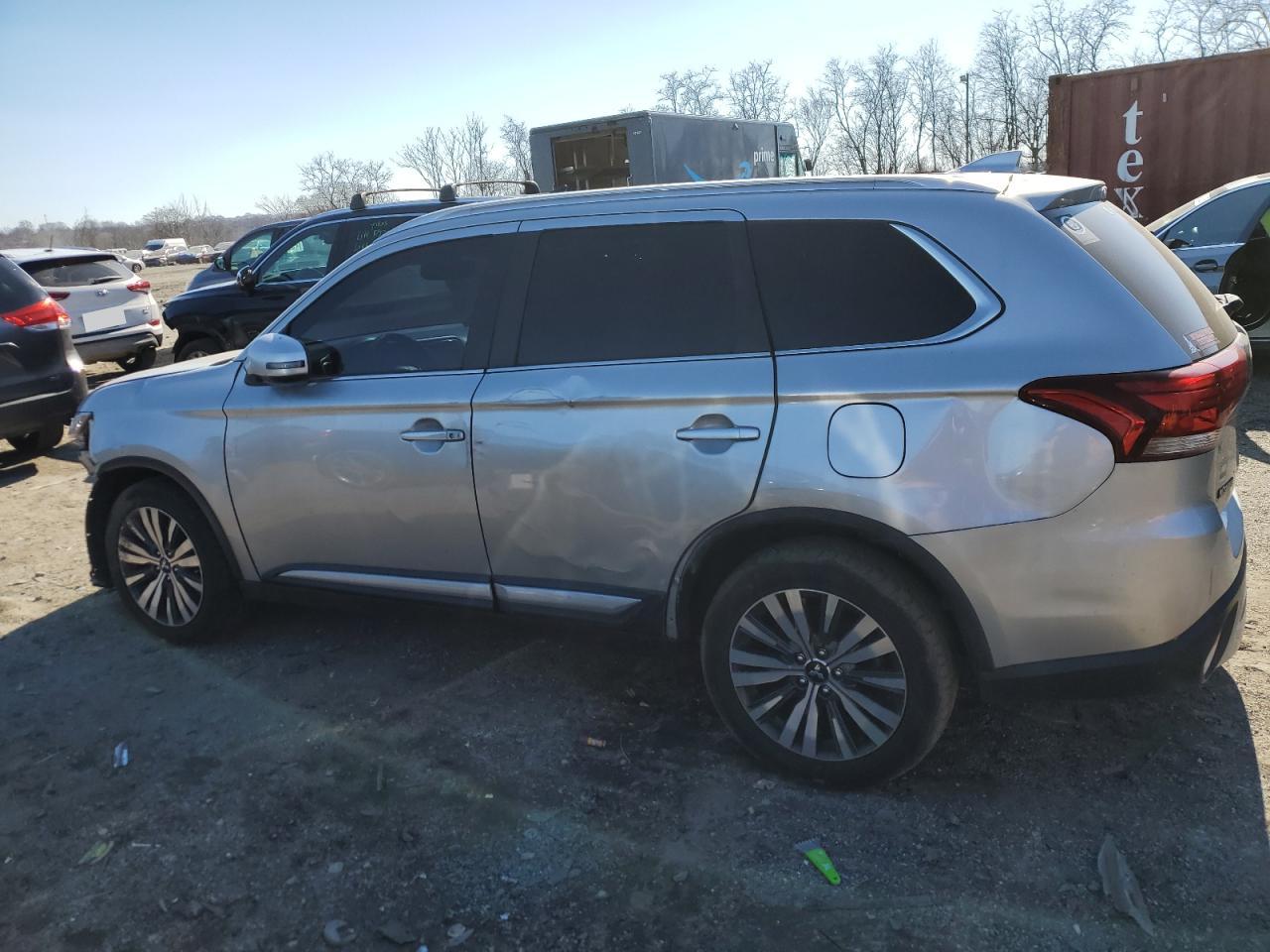 2019 Mitsubishi Outlander - Image 2