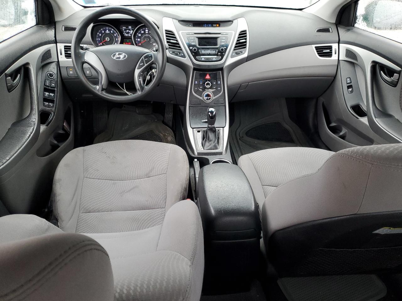 2016 Hyundai Elantra - Image 8
