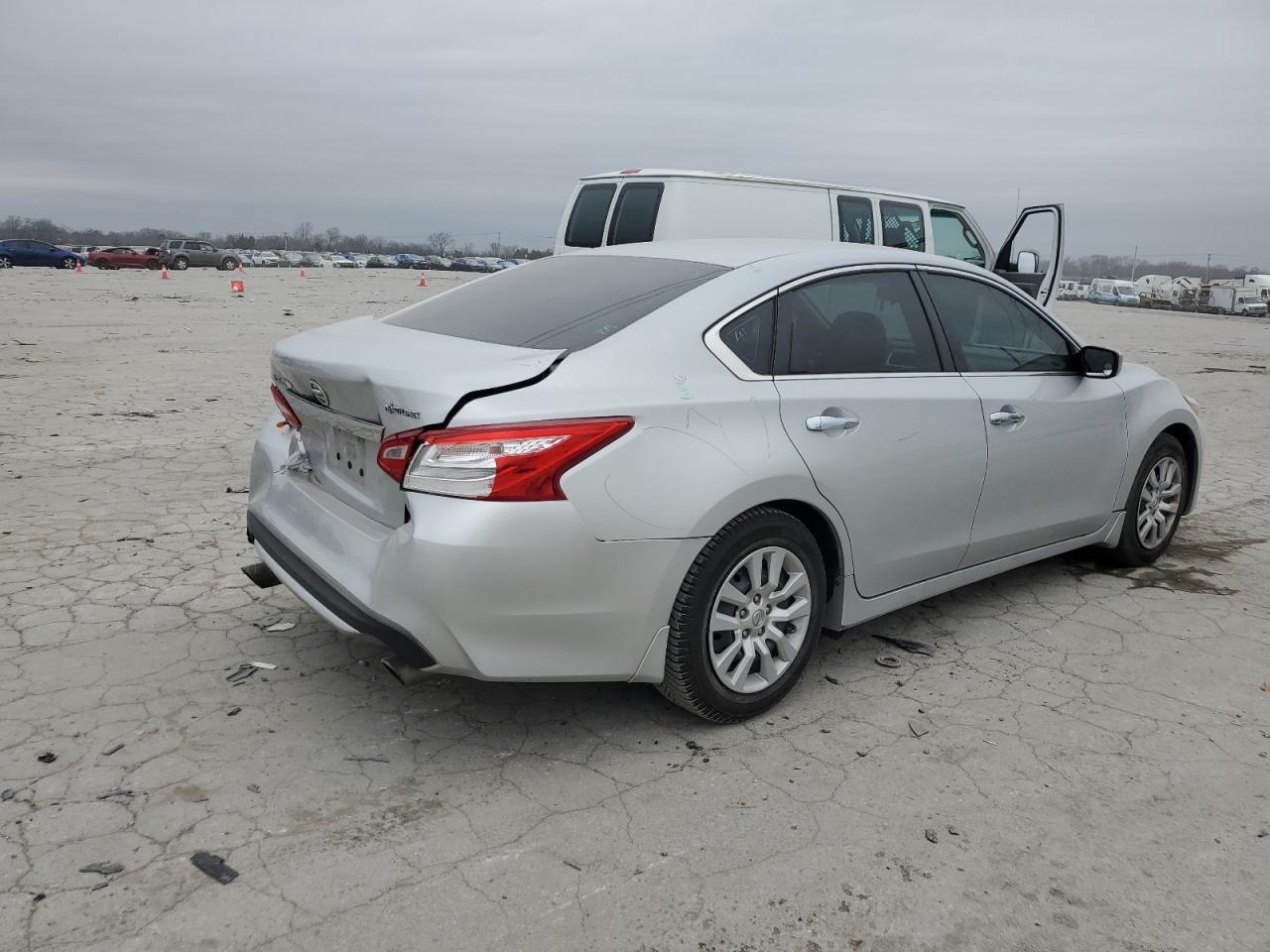 2017 Nissan Altima - Image 3