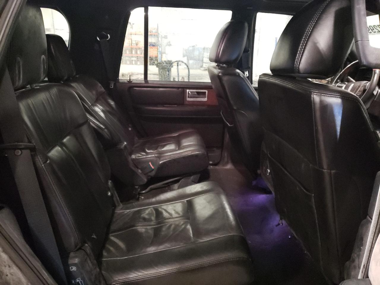 2015 Lincoln Navigator - Image 12