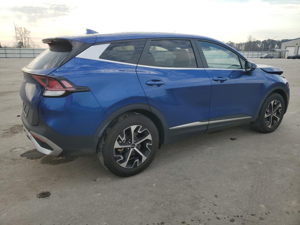 2023 Kia Sportage - Image 3