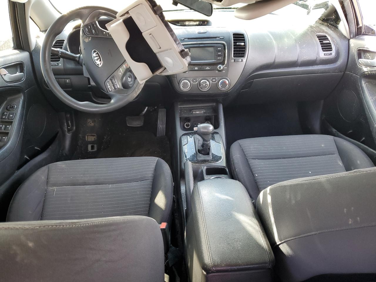 2017 Kia Forte - Image 8
