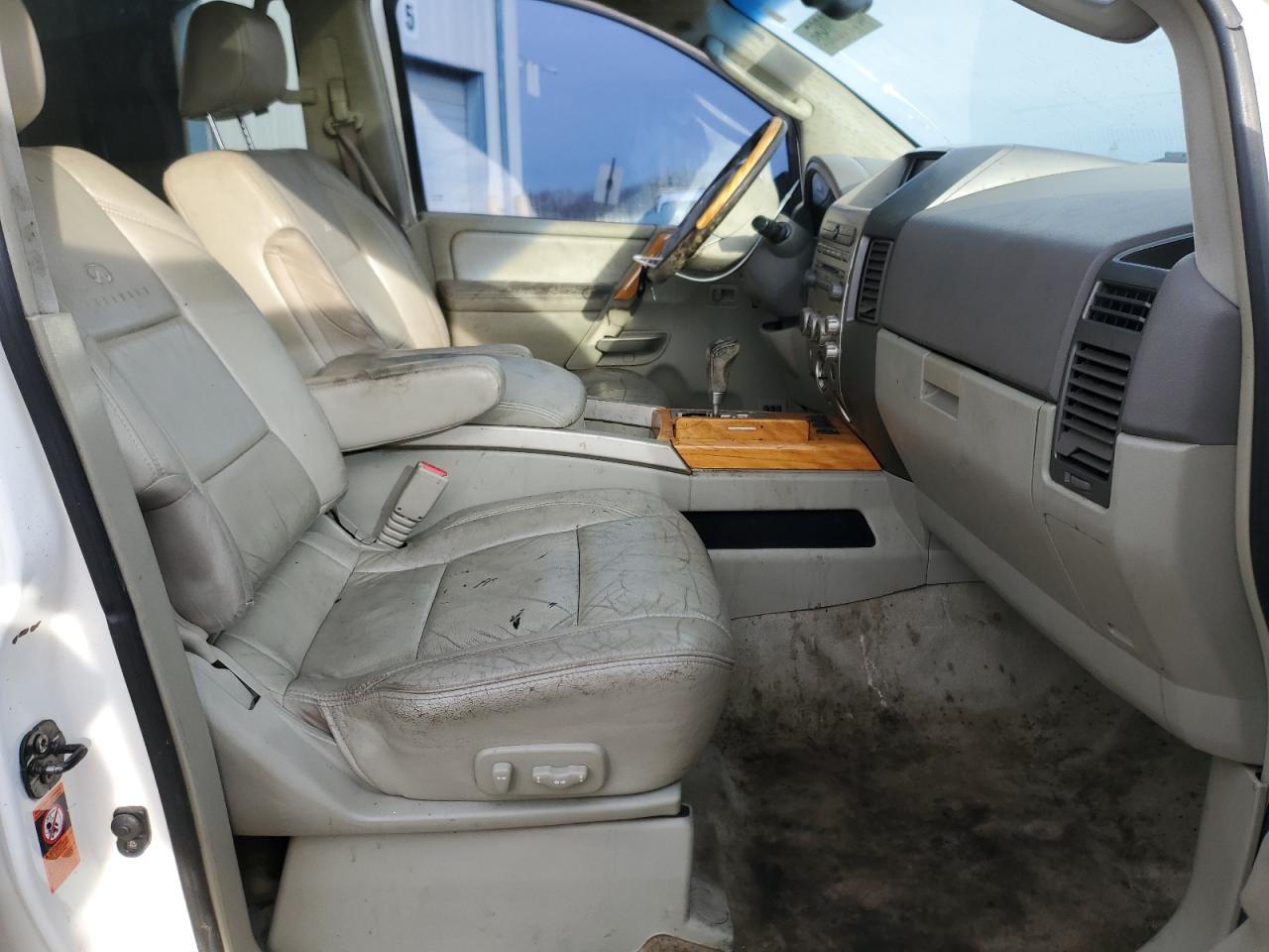 2005 Infiniti QX56 - Image 7
