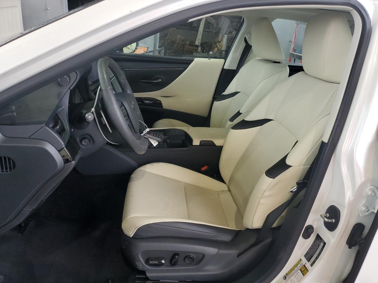 2022 Lexus ES - Image 7