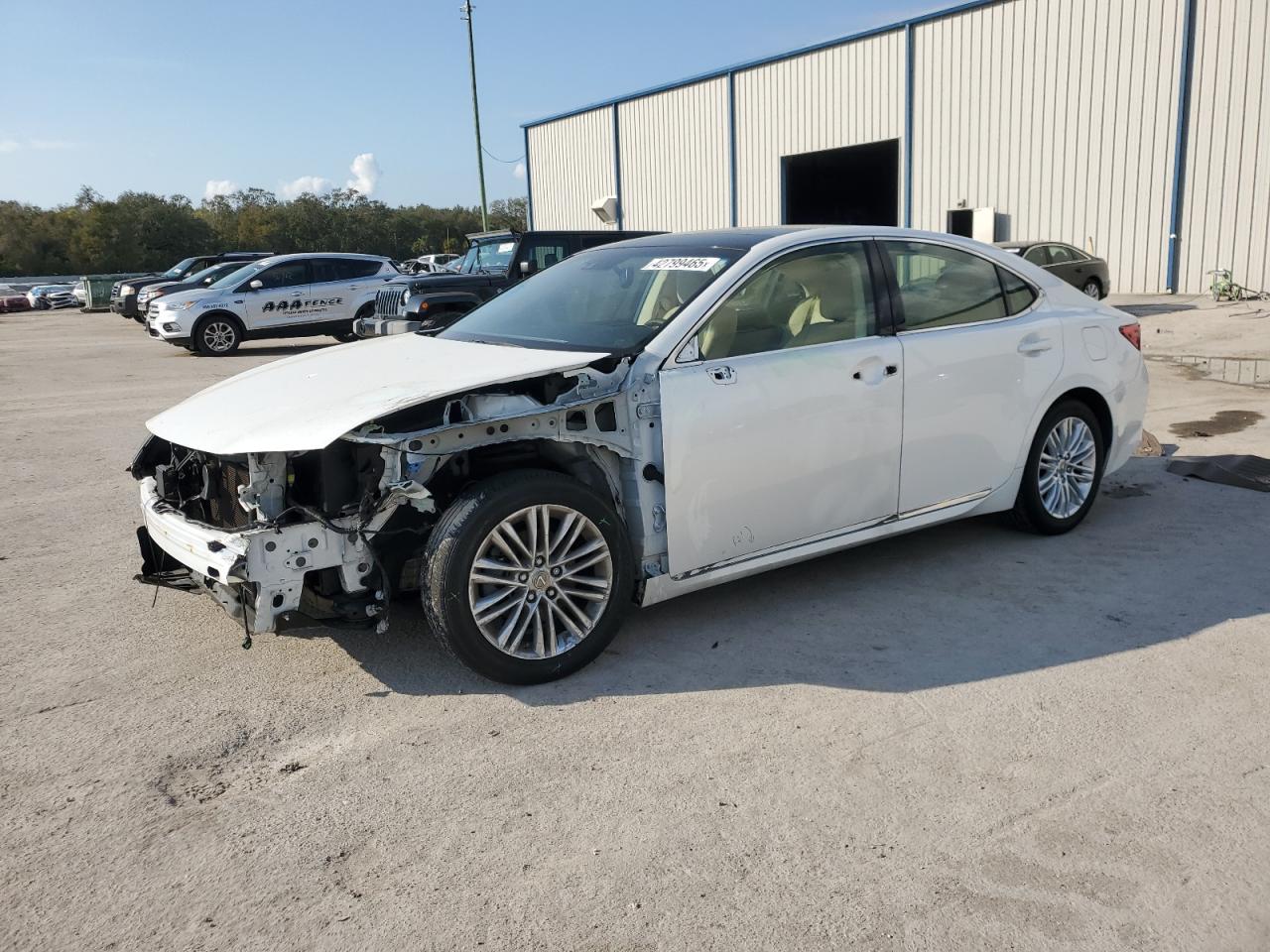 2014 Lexus ES - Image 1