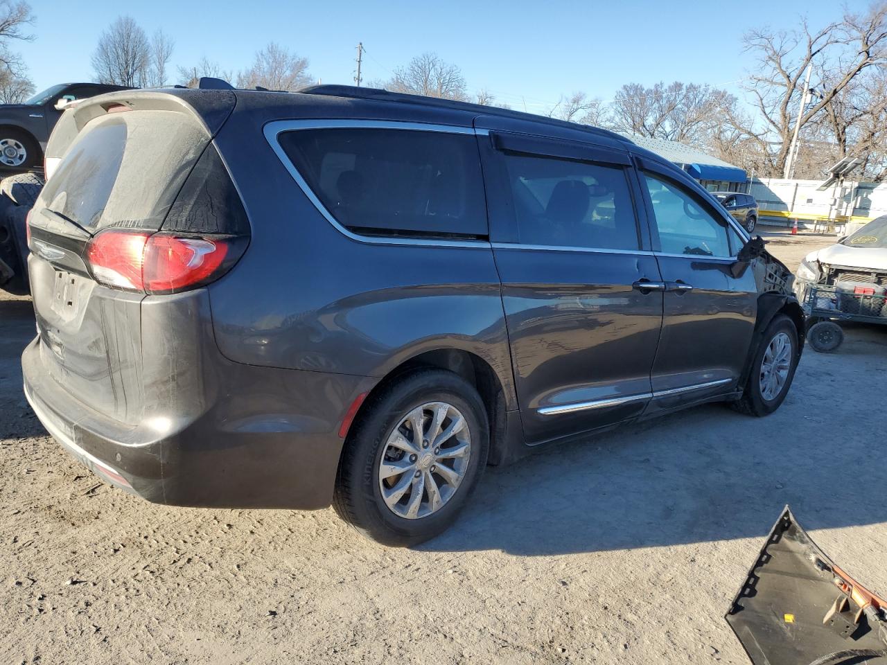 2017 Chrysler Pacifica - Image 3