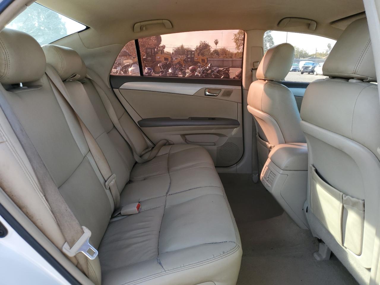 2010 Toyota Avalon - Image 10