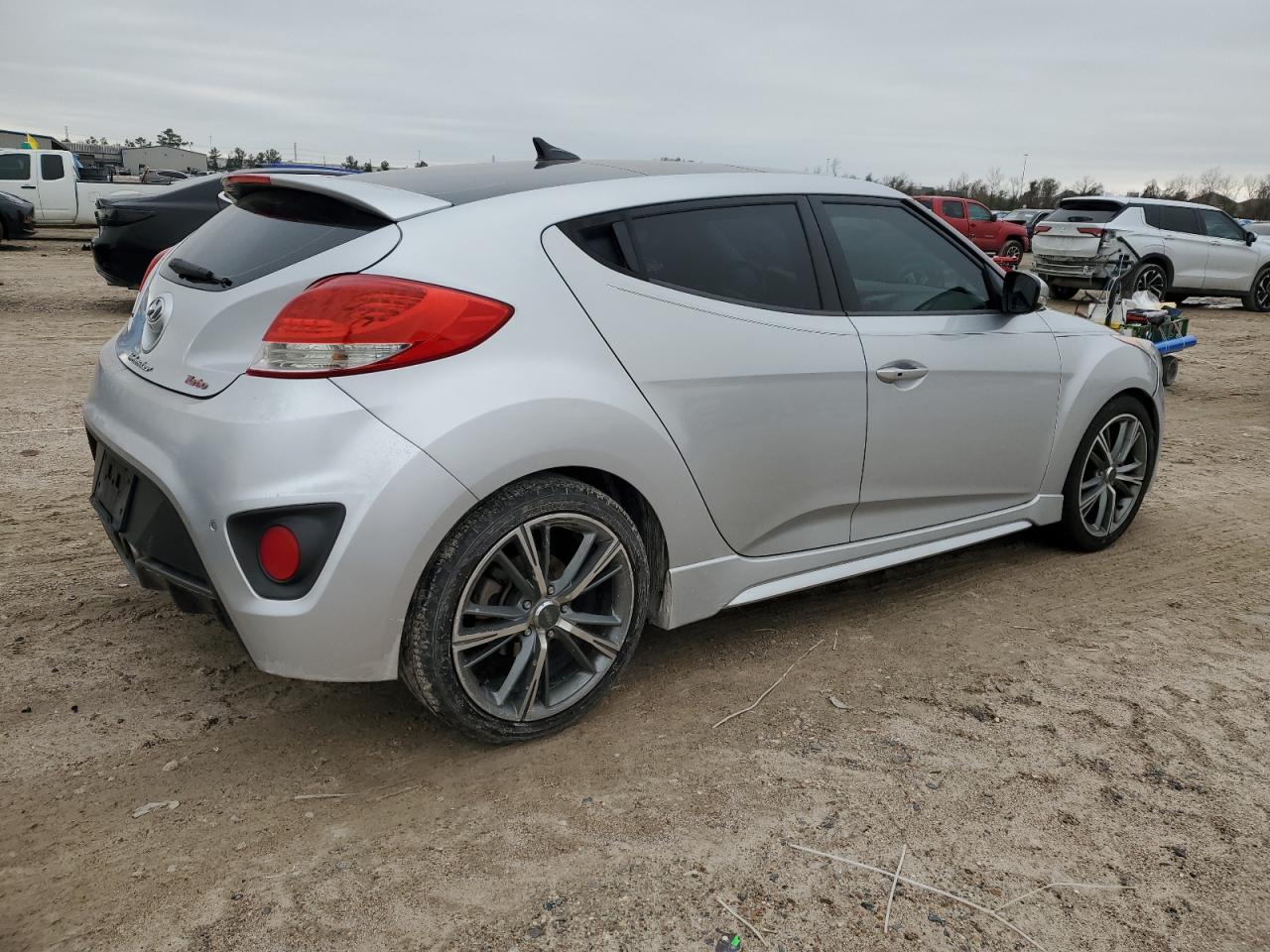 2013 Hyundai Veloster - Image 3