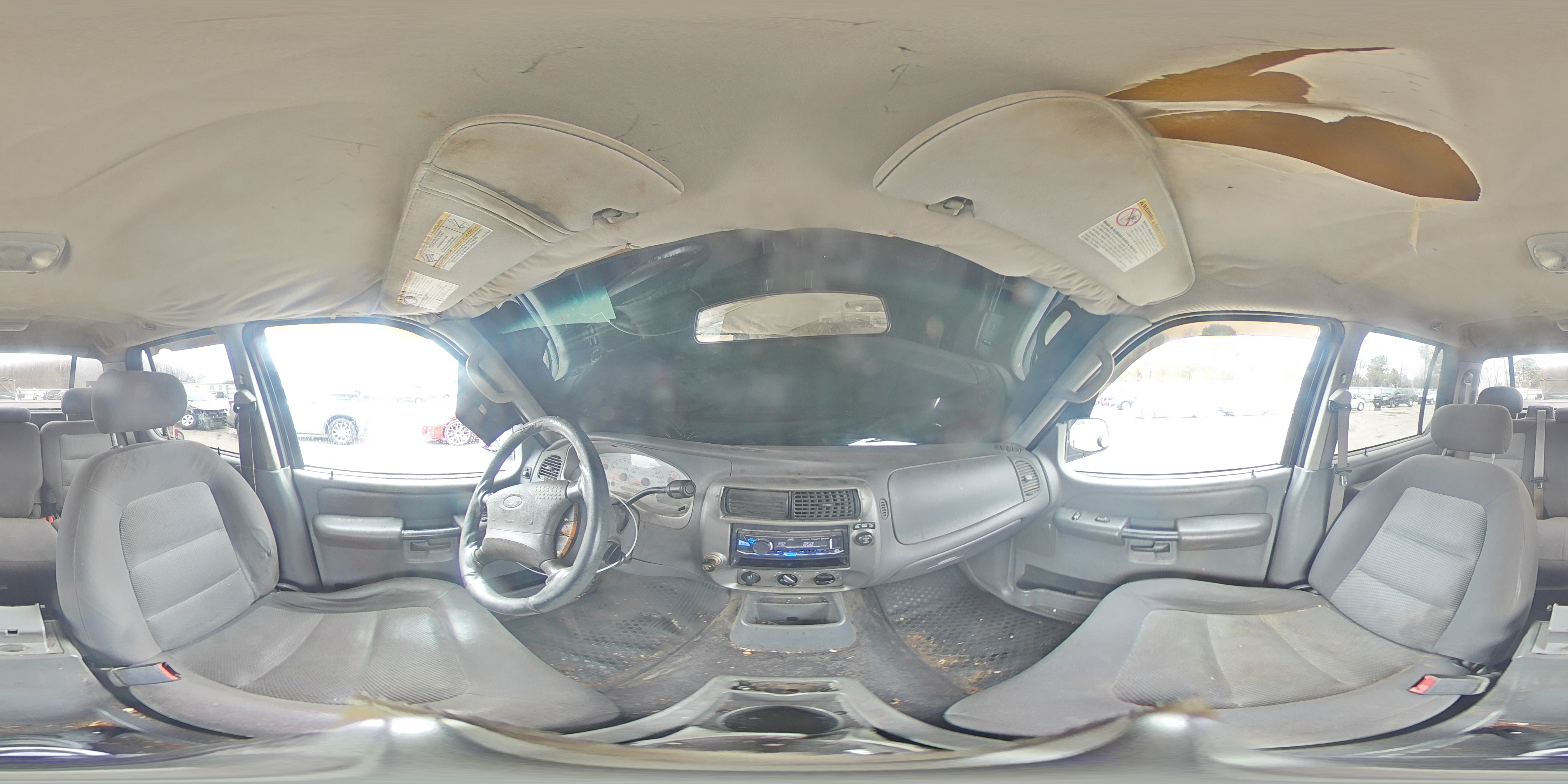 2005 Ford Explorer - Image 13