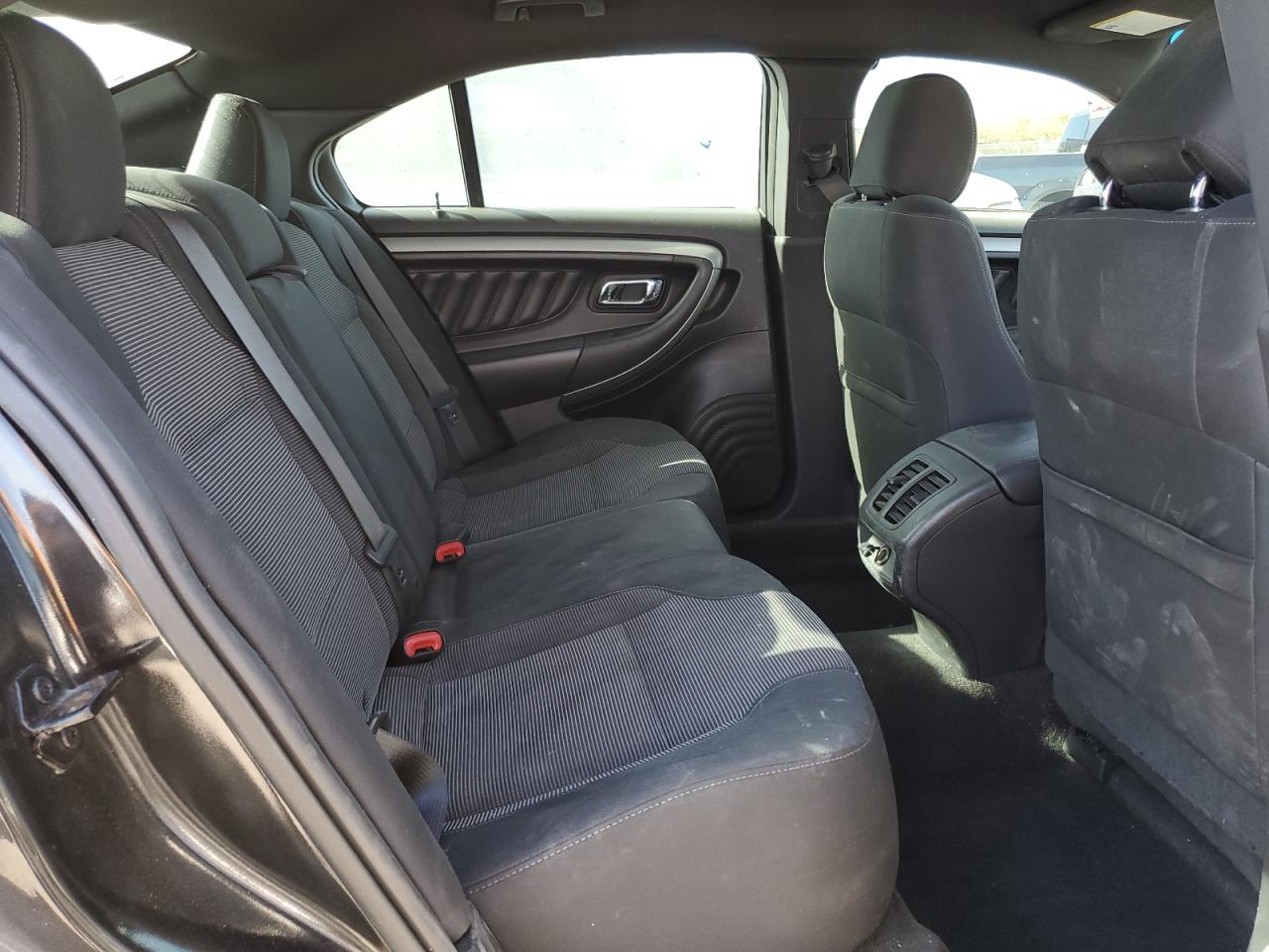 2015 Ford Taurus - Image 10