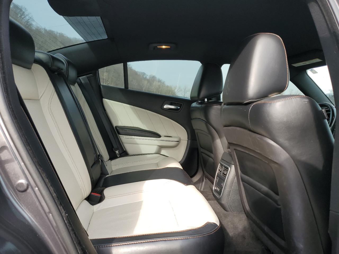 2015 Dodge Charger - Image 10