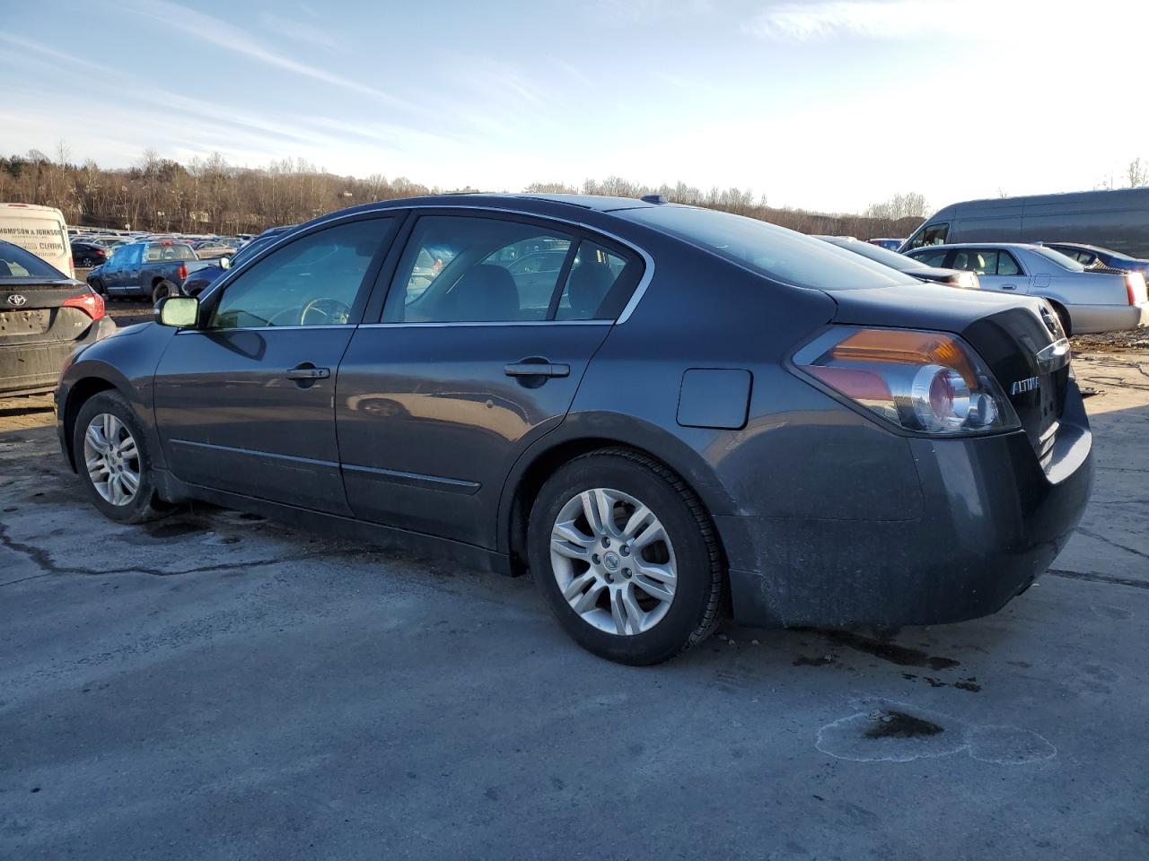 2010 Nissan Altima - Image 2
