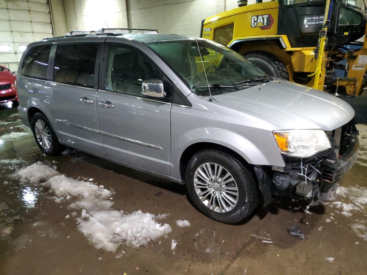 2014 Chrysler Town & Country - Image 4