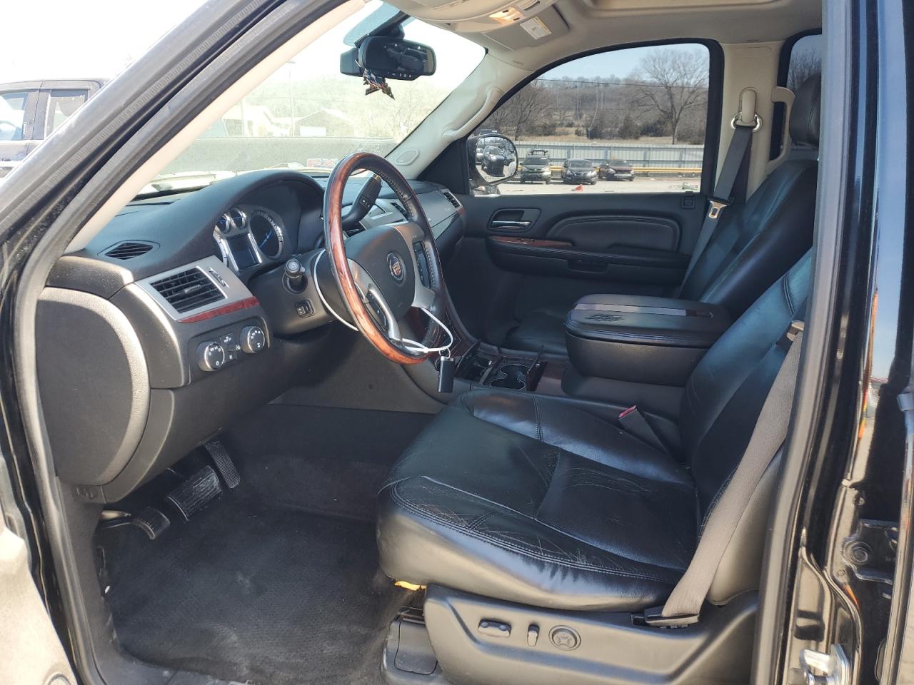2009 Cadillac Escalade - Image 7