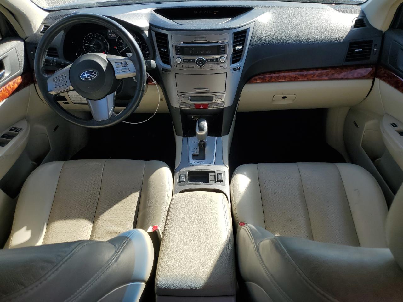 2010 Subaru Outback - Image 8